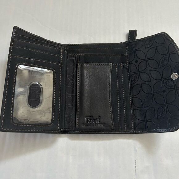 Fossil Vintage Black Leather Wallet with Silver Emblem - Picture 7 of 10
